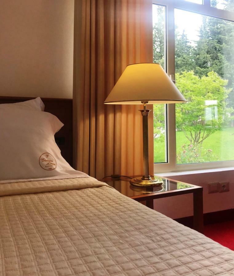 Chateau Linza Resort Тирана Екстериор снимка