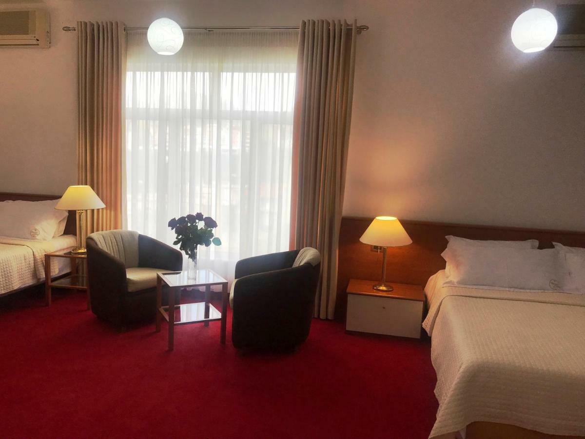 Chateau Linza Resort Тирана Екстериор снимка