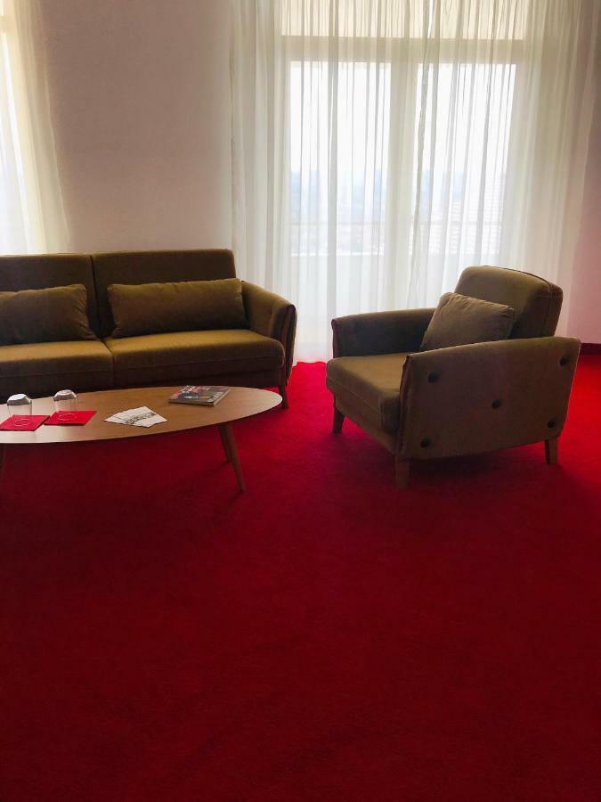 Chateau Linza Resort Тирана Екстериор снимка